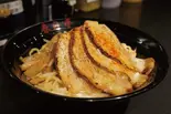 炙り鳥豚(とりとん) 並盛り Roast Pork Fillet + Chicken ＆ Pork (Medium)（油そば春日亭錦糸町店）