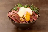 温泉卵のニンニクバター醤油サーロインステーキ丼(150g)Soft Boiled Egg Garlic Butter Sirloin Steak Bowl(肉テロ!肉たらしくてぎゅう 川崎店)