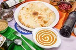 ナン [Plain Naan]（インド料理ラウール）