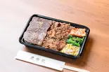 大人気焼きしゃぶ牛カルビと仙台牛カルビ弁当（焼肉慶楽苑長原本店）