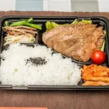 黒毛和牛上カルビ弁当（KIZUNA DINING YAKINIKU 中河原店）
