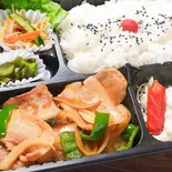 生姜焼き弁当(みそ汁付)(歌舞伎町の台所 かど平 × ホルモン焼 幸永)