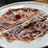 2種類の生ハム食べ比べ（スペインバル ラ・ピカーダ・デ・トレス Spain Bar La Picada de tres）