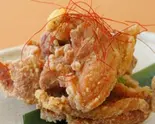 とりの唐揚げ(4個入り)（ダイニング居酒屋 神戸 鶏バル Daining Izakaya Kobe Toribaru）