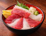 まぐろとイカの紅白丼（【豊洲市場直送！海鮮丼】立川すしわさび）