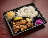 若鳥の唐揚げ弁当（アジアンダイニング 酒の友）