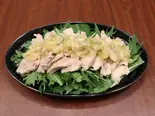 低温調理「しっとり鶏しゃぶ」塩ねぎ生姜ダレ（麻婆豆腐TOKYO 名古屋店）