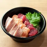釧路名物・3種勝手丼(レギュラーサイズ)（【元祖】でか盛り海鮮問屋 すすきの店）