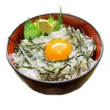 ふっくら釜揚げシラス丼 栄養満点、うま味たっぷり‼（【ご飯大盛無料！】中央市場直送 海鮮丼 つくし）