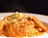 ベーコンとしめじのトマトパスタ（イタリアンダイニング CREST）