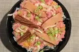 いぶりがっこネギトロ丼(まかない海鮮丼とアテ巻寿司わいず)