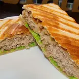 自家製ハンバーグ・チーズホットサンド（Cafe and BAR スープ et）