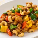 鶏肉とカシューナッツ炒め Stir-fried chicken and cashew nuts(中華料理 酔笑酒場 渋谷店)