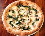 ピッツァ・フリアリエッリ Pizza Friarielli（トラットリア・ピッツェリア・アミーチ）