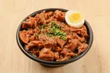 銘柄鶏の特盛魯肉飯丼（魯肉飯専門 火豚～katon～ ルーローハン専門店）