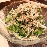 九条ネギとじゃこのサラダ(鮨、鰻の割烹勘べえ)