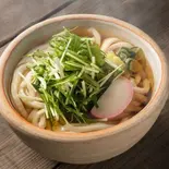 ハリハリ温うどん hot udon with mizuna(like a rucola)（うどん幸波）