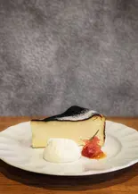 堕ちるバスクチーズケーキ（CAFE ＆ BAKE ARCA）