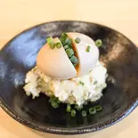 ピリ辛高菜の燻製ポテトサラダ（タチノミハジメ）