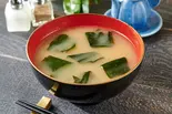 お味噌汁（国産牛ホルモン焼きそば ホルそば亭 西神奈川3丁目2号店）