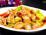 青唐辛子とモツの辛味炒め（本格中華料理 永利 六本木店）