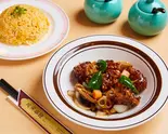 チャーハンと豚ロース黒酢酢豚のプレート（萬来仙閣）