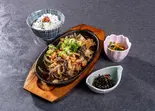 ホルモン焼き弁当（ちりとり鍋＆鉄板焼 紬）