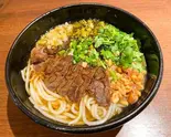 【人気！】自家製スパイスで漬込んだ牛すね肉ミーフン 卤牛肉粉（李湘潭湘菜館）