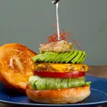 アボカドわさびバーガー Avokado Wasabi Burger（CHILL NEKO）