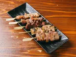 炭火串焼き5本 (塩orタレ)（立飲みカドクラ）