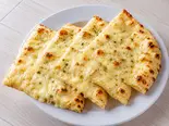 ガーリックチーズナン/Garlic cheese naan（インドカレー エベレスト•スパイスダイニング王子）