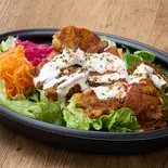 スパイスチキンサラダ Spiced Chicken Salad(東京スパイス飯 チキンオーバーライス WHITE YELLOW 糀谷)