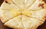 HONEY CHEESE NAAN ハニーチーズナン（ナマステ朝霞アジアン ダイニング ＆ バー）