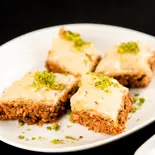 ナッツの小さなパイ baklava(バクラワ)（本格的シリア料理 ゼノビア）