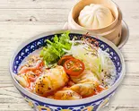 海老ワンタン入りサンラーおかゆ＆肉まんセット（店内炊き上げ おかゆ専門店 粥餐庁(かゆさんちん) KITTE博多店）