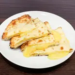 【ナンで人気No.2!】チーズナン Cheese naan(ヒマルパレス泉店)