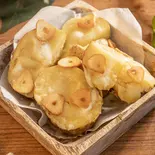 北海道じゃがバター 函館ガーリックバター醤油（北海道じゃがバターとローストビーフ丼 むらかみ農場 江東森下店）