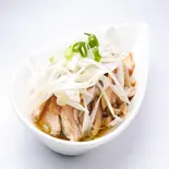 鶏肉のネギ油香りかけ(葱油鶏)（中華料理美山飯店）