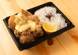 チーズからあげ弁当（デカ盛り弁当 はるき 平岸店【唐揚げ弁当屋】）