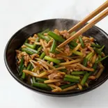 にんにくの芽と豚肉炒め（スマート中華＆絶品マーラータン 浦和市場店）