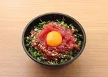 鮪ユッケ丼（たらく尾久駅前店）