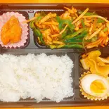 青椒肉絲弁当（福餃子）