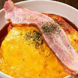 トマトオムライス＆厚切りベーコン（とろとろオムライスのオムタマ亭 福岡早良店）