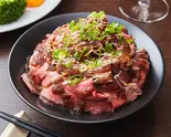 【当店人気No.1！】プライムビーフのローストビーフ丼（府中さくらガーデン(FUCHU SAKURA GARDEN)）