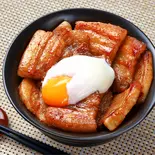 【温玉のせ】豚丼（豚首領 荻窪店）