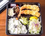 特大車海老フライ(2本)弁当 Jumbo fried prawn (2 pcs)（白金とんかつ王龍）