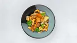 鶏肉のカシューナッツ炒め（創作旬菜NEXT）
