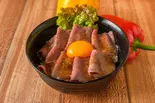 ローストビーフ丼 並 【たまご付き】*ローストビーフ70g(ハラミとローストビーフとご飯 長居店)