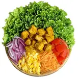 スパイシーカレーチキンのサラダ(スパイシーカレーチキン・ニンジン・タマゴ・トマト・レッドオニオン)（Green×Greenカメイドクロック店）