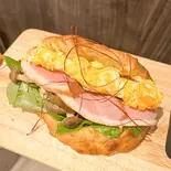 ~合鴨スモーク~国産小麦の自家製パンサンドイッチ(LogLog)